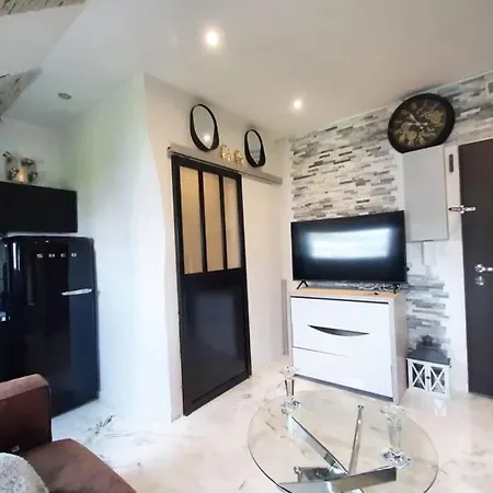 Appartement Nid Perche Au Coeur De Pigalle Parijs